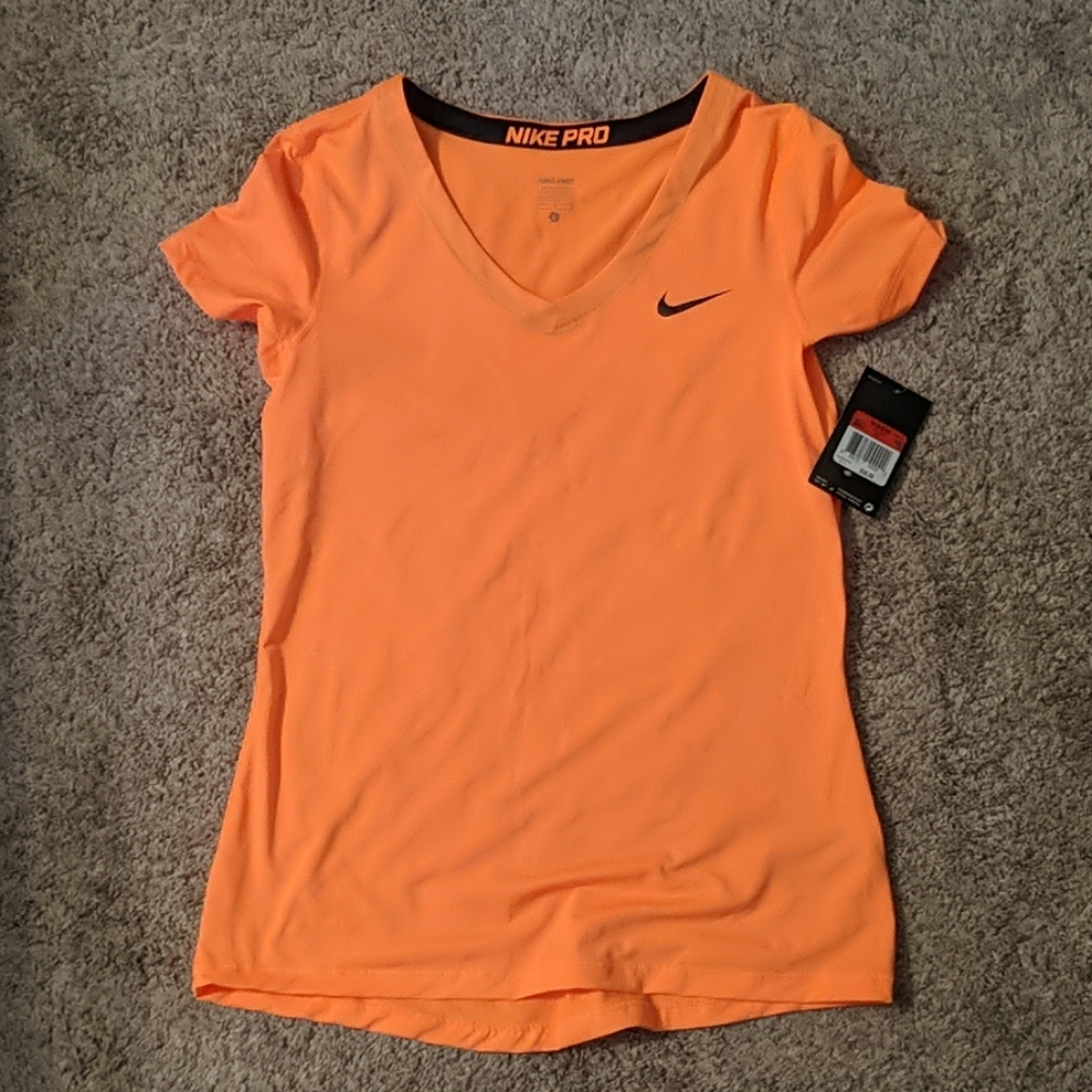 NWT Nike workout Shirt size L